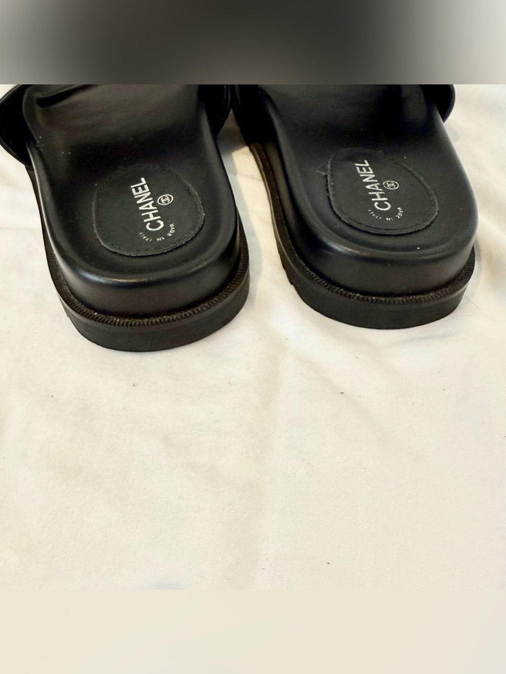Chanel Slides - Picture 7 of 7